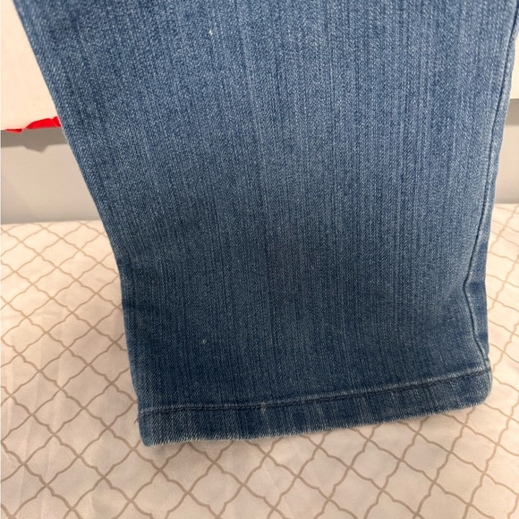 Gloria Vanderbilt Classic Denim Straight Leg Jeans - Picture 4 of 13